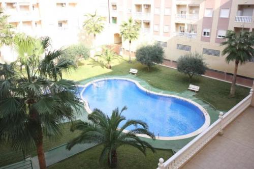 TORREVIEJA,2 HABS,PISCINA 62.900 EUROS.CERCA PUERTO. 