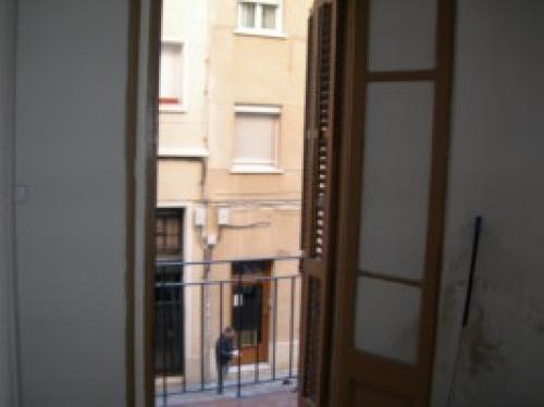BARCELONA Poble Sec PISO EN  VENTA A REHABILITAR