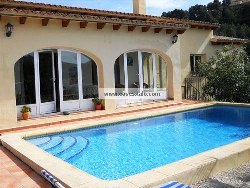Villa for sale with swimming pool in Lliber.