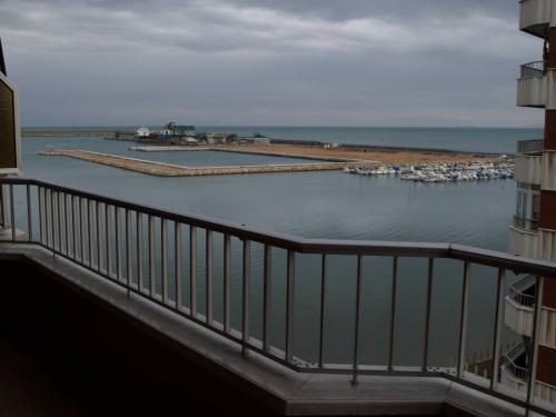 TORREVIEJA, URGE VENTA PRIMERA LINEA DE 3 DORMITORIOS 150.000