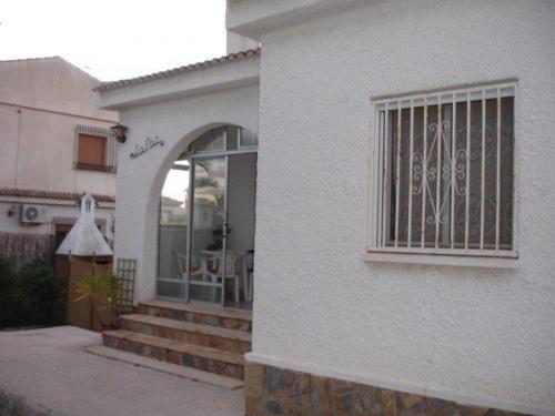 Chalet en venta en Torrevieja en urbanizacion cerca de centros