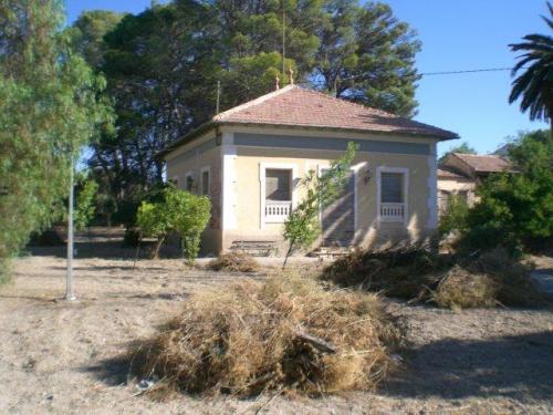 Chalet estilo antiguo muy cerca del centro.Situado en el barrio