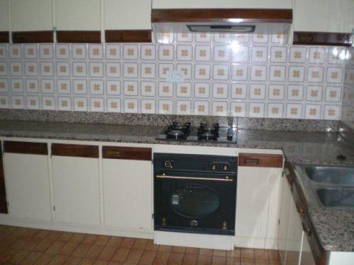 Amplia vivienda en el centro de Elda. Dispone de 4