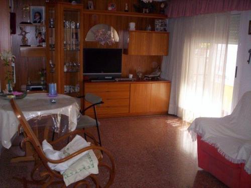 Piso 1 amplio y soleado con 4 dormitorios 2 baños