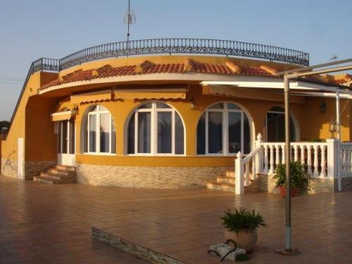 En torrevieja en urbanizacion la siesta se vende chalet de