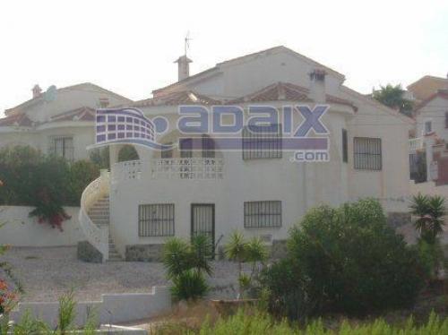 En Rojales bonito chalet a estrenar en urbanizacion privada a