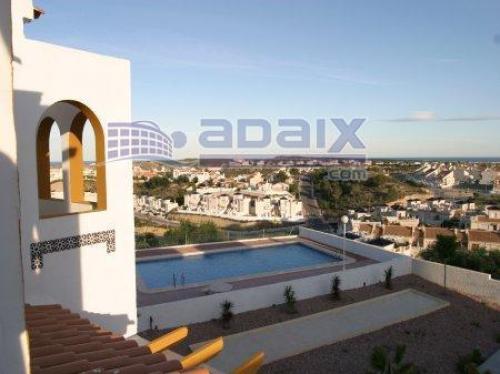 En Rojales bonito bungalow nuevo en planta alta SalOn /