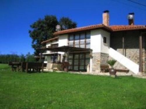 SE ALQUILA CASA RURAL con una PARCELA de terreno de