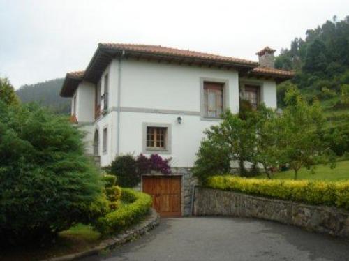 VENDE PRECIOSA CASA DE TRES PLANTAS CON 2200 M2 DE