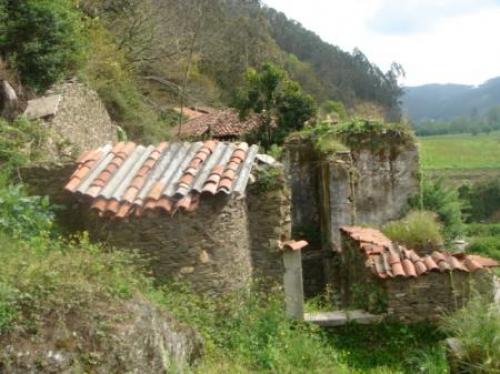 CASA DE PIEDRA PARA UNA TOTAL REEDIFICACION EN UN ENTORNO