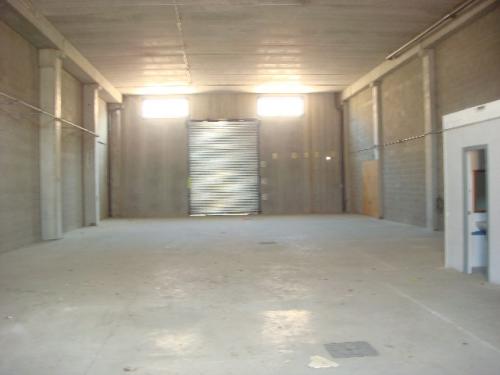 NAVE EN ALQUILER. Mataró zona industrial 350m2 mas patio de