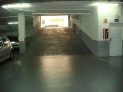 PLAZA DE PARKING ECONOMICA para un coche grande con una
