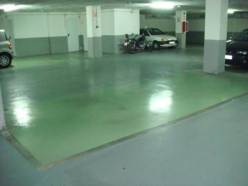 JUNTO A CORTE NGLÉS plaza de parking muy grande para