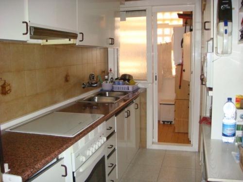 PISO ESQUINERO EXCELENTE ESTADO. De 81m2 muy bien ubicado con