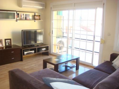 TOTALMENTE REFORMADO Piso de 75m 2 habitaciones dobles comedor de