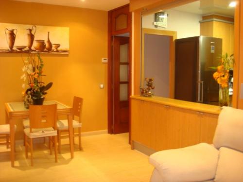 IMPECABLE PISO 1º sin ascensor solo 5 vecinos comedor de