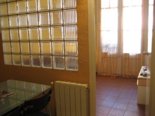 Piso en venta en Sants. Junto a estacion de Sants