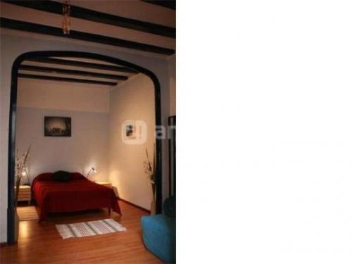 Piso en venta en barcelona.Situado en Ciutat vella barrio con