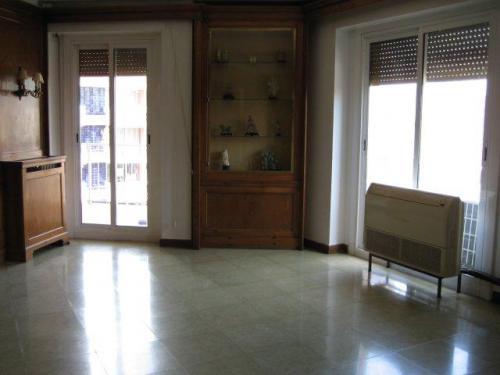 Piso en venta con 193 m2 y terraza. 5 habitaciones