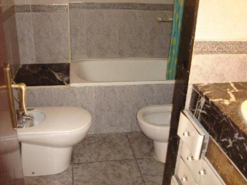 Piso en venta en Badalona.Finca construida en el año 1977.Es