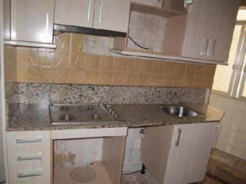 Piso en venta en Hospitalet Barcelona.Finca del año 1960 cerca