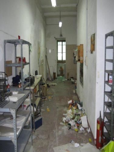 Local en venta en el barrio de Sants. Dispone de