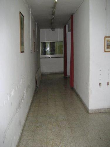 Local en alquiler en la zona de Sants-Badal. 80 m2