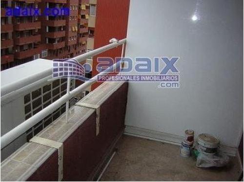 Zona: LLOREDA. Piso con suelo de gres ventanas de aluminio