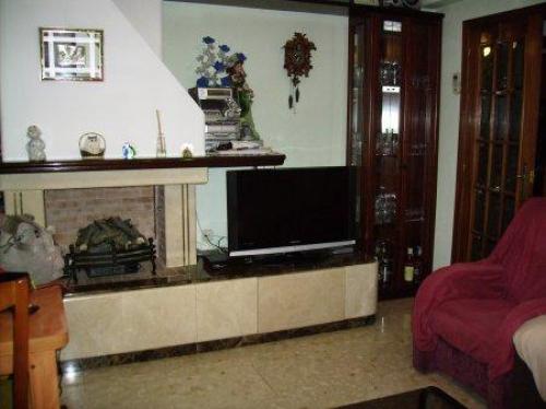 Zona: CANYADO (37.000.000 Pts). Piso con suelo de terrazo puertas