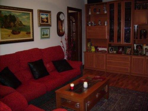 Zona: LLOREDA (38.000.000 Pts) Piso Reformado con suelo de parquet