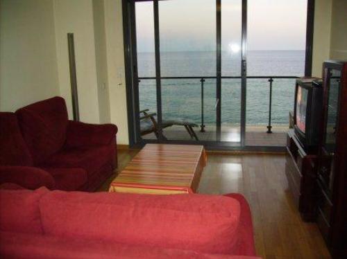 Zona: PUERTO (127.300.000 Pts). Piso en 1 linea de Playa