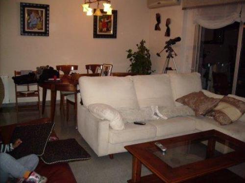 Zona: BUFALa (59.000.000 Pts) Piso con suelo de gres ventanas