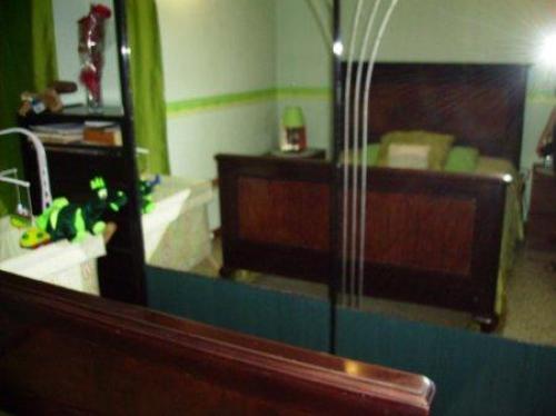 Zona: BUFALa (23.294.000 Pts) El piso tiene puertas de madera