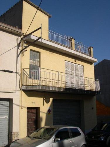 ****OPORTUNIDAD **** MUY ECONOMICA ****Casa en Tordera.Casa unifamiliar esquinera 3