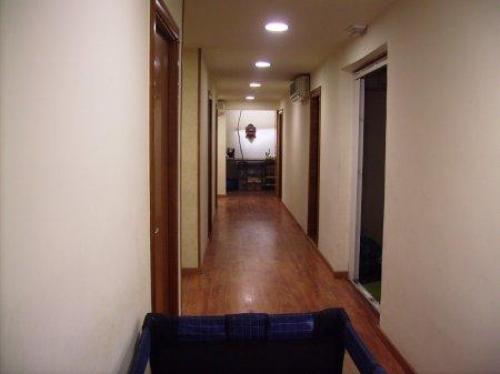 Zona:Paseo La Salud. (40.900.000Pts). Suelo parquet ventanas de aluminio blanco