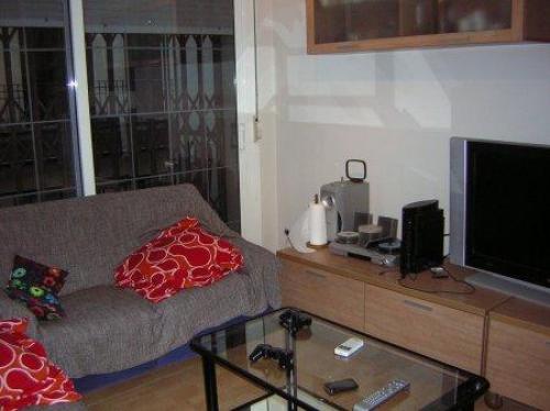 Zona: ARTIGAS (40.000.000 Pts.) Buen estado reformado. Suelo de gres