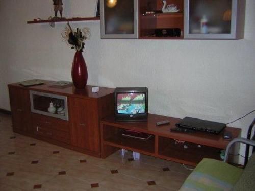 Zona: LLEFIA (26.000.000 pts.) Buen estado. Suelo de gres. Puertas