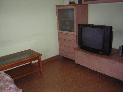 Zona: SISTRELLS (29.500.000 Pts.) Buen estado. Suelo de gres. Ventanas