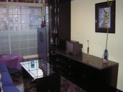 Zona: LLEFIA (33.000.000 Pts.) Muy buen estado. Suelo de gres.