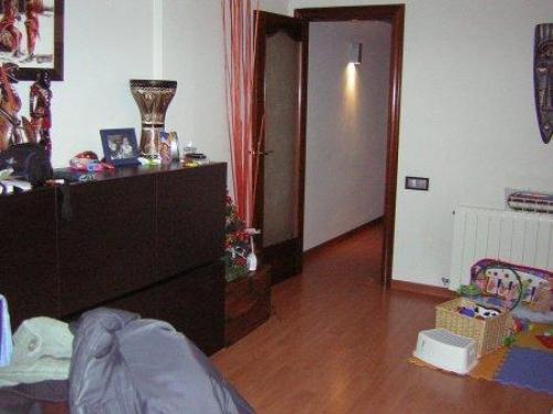 Zona: BUFALA (42.000.000 Pts.) Muy buen estado. Suelo de parquet.