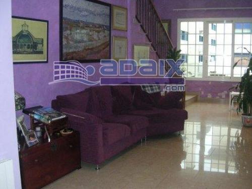 Zona: CENTRO (130.000.000 Pts) Excelente estado. 2 Plantas. Terraza de