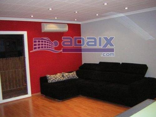 Zona: SISTRELLS (48.496.000Pts.) Muy buen estado. Suelo parquet. Todo pintado