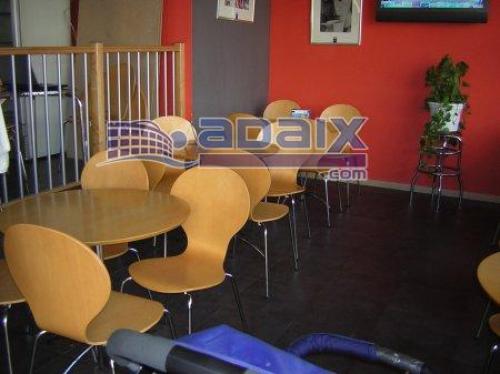 ZONA: PUERTO (42.000.000 Pts). Terraza en frente del puerto. Mesas.