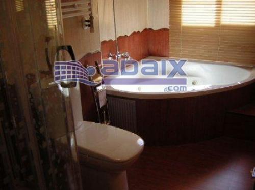 ZONA: BUFALA: (54.500.000 Pts). Suelo de terrazo Puertas de halla