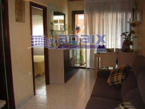 ZONA: SALUD BAJA (27.000.000 Pts). Suelo de gres. Puertas de