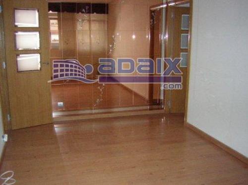 ZONA: LLEFIA (37.000.000 Pts ). Suelo de parket Puertas de