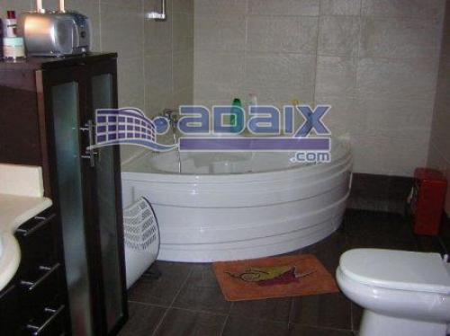 ZONA: SISTRELLS (47.500.000 Pts). Suelo de gres. Puertas de roble.