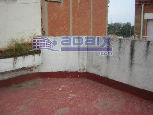 ZONA: BADALONA (47.500.000) Casa unica Para reformar a su gusto!