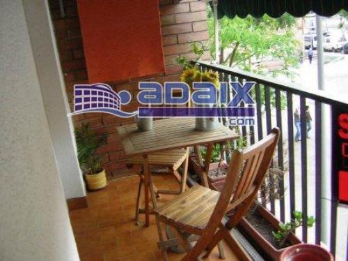 ZONA: LLOREDA (41.997.000 Pts). Suelo de parquet. Puertas de cedro.