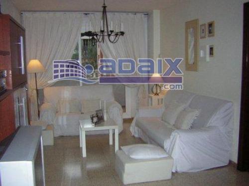 ZONA: LLOREDA (52.500.000 Pts). Suelo de terrazo y gres Ventanas